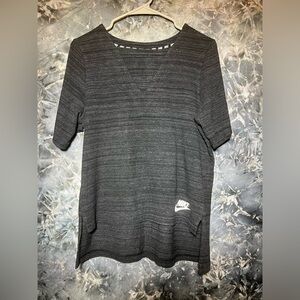 Nike activewear heathered charcoal gray high low tunic short sleeve workout top